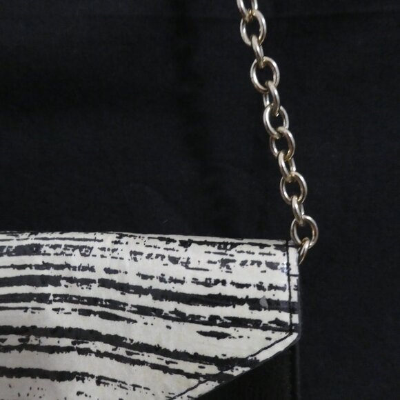 ALDO | 7 x 1.5 x 11 inches | Chain Handle Clutch Purse - Picture 3 of 12
